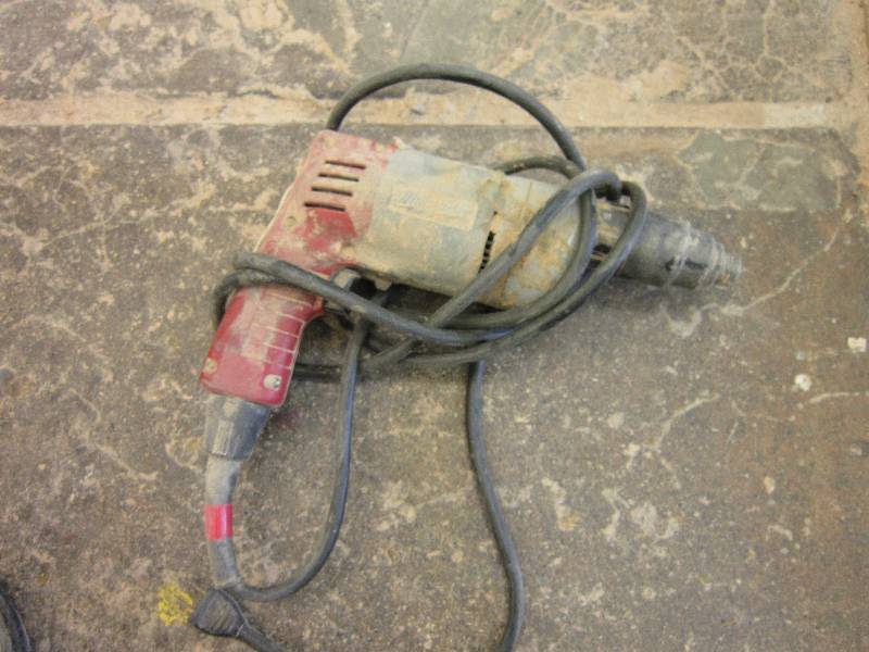 lot 84 image: Milwaukee screw shooter...
