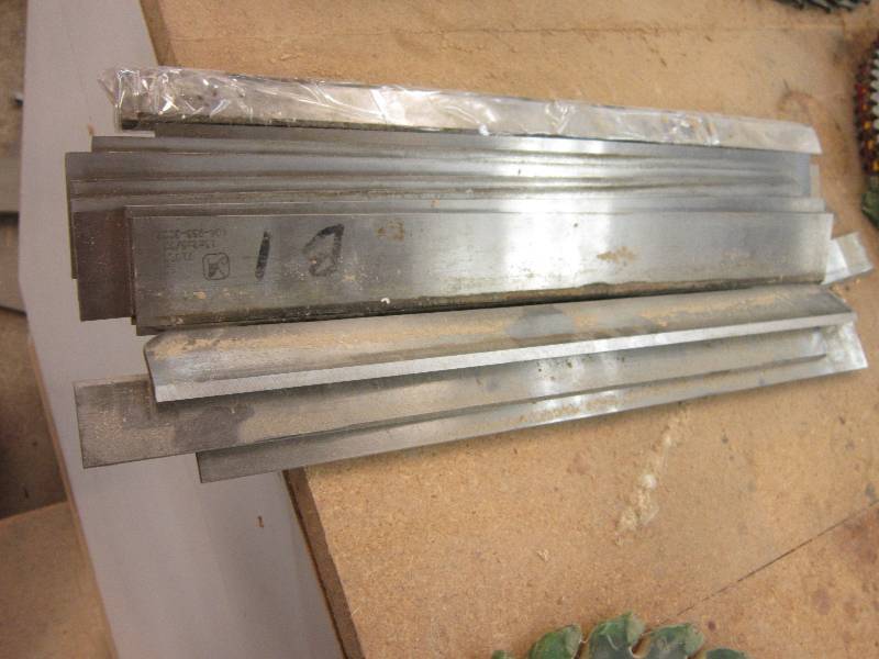 lot 104 image: Lot of blades, 15 and 16 planer kn...