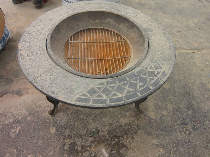 lot 138 image: Metal fire ring...