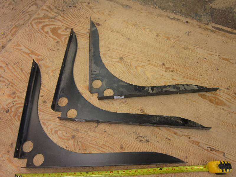 lot 141 image: 3 heavy duty brackets...