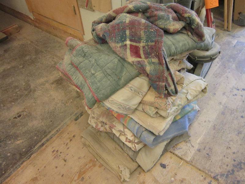 lot 161 image: Lot of moving blankets...