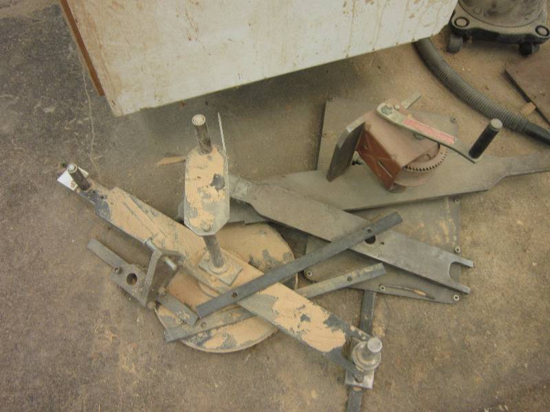 lot 173 image: Custom circle cutting jigs for shap...