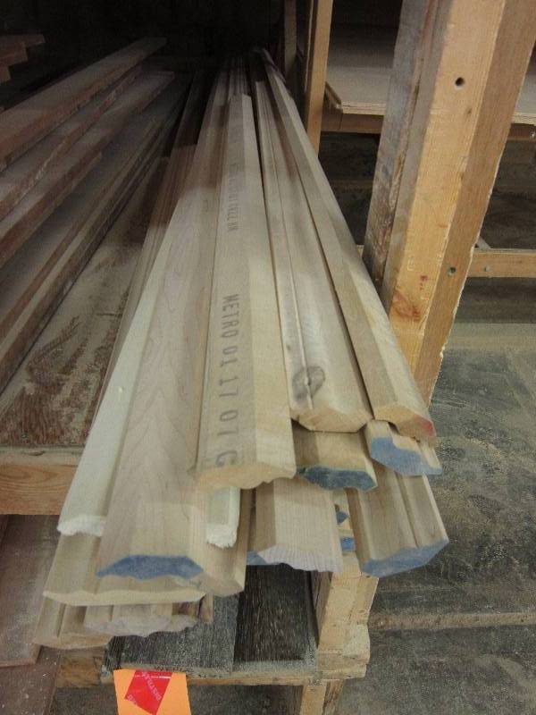 lot 182 image: Misc. pain grade crown molding appr...