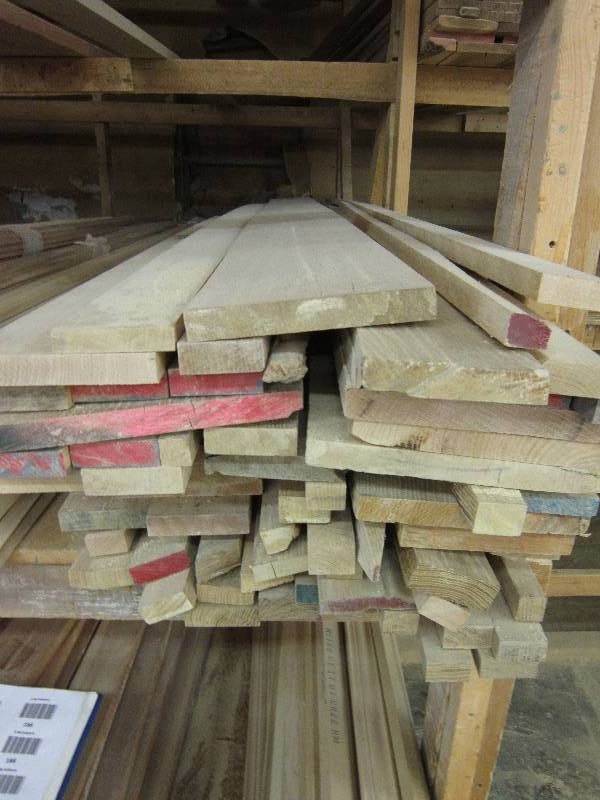 lot 190 image: Mixed RED AND WHITE OAK LUMBER APPR...