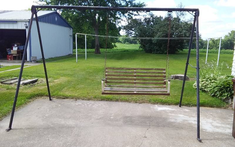 lot 2 image: Heavy Duty Metal Frame Swing Set