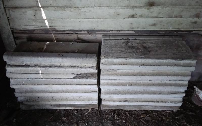 lot 7 image: Lot Of Assorted Cement Curbing 30x14 With 4 Inch Lip