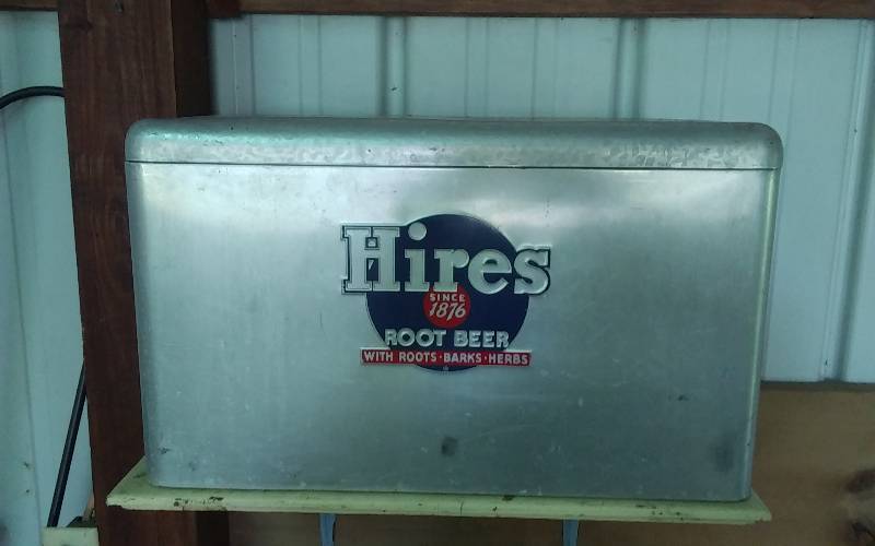 lot 15 image: Vintage Galvanized Hires Root Beer Cooler 22x13x13