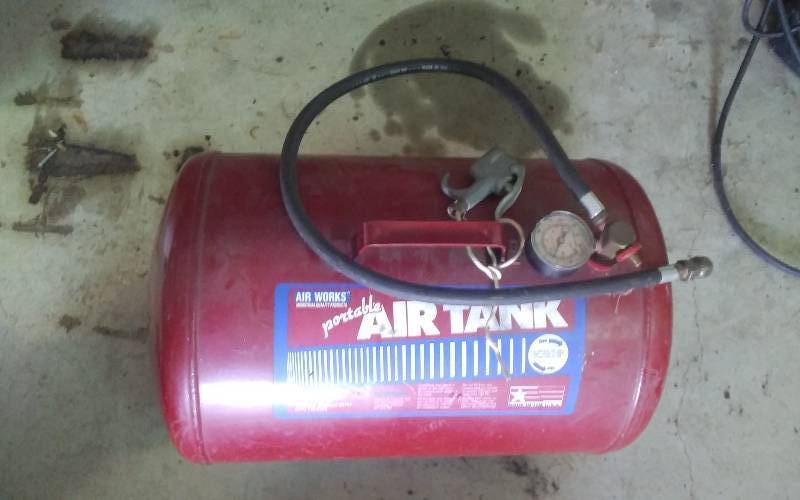 lot 37 image: Portable Air Tank