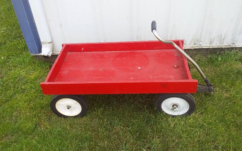 lot 45 image: Little Red Wood Wagon
