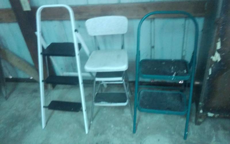 lot 60 image: 3-Step Stools