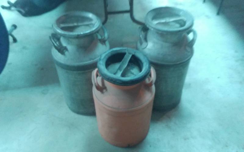 lot 61 image: 3-Milk Cans