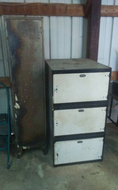 lot 62 image: 3 Drawer Metal Locker 24x30x46 With 2 Keys & Metal Cabinet 15x12x64