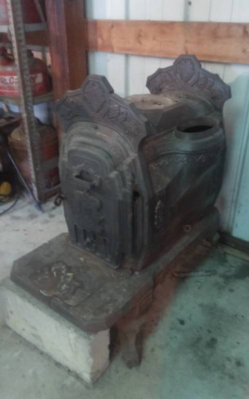 lot 64 image: Vintage Cast Iron Pot Belly Wood Stove