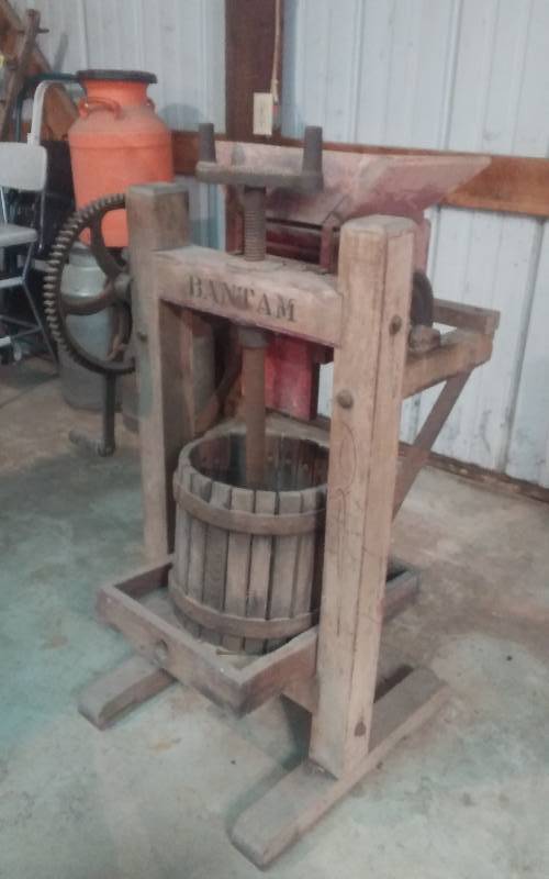 lot 65 image: Vintage Bantam GrinderPress