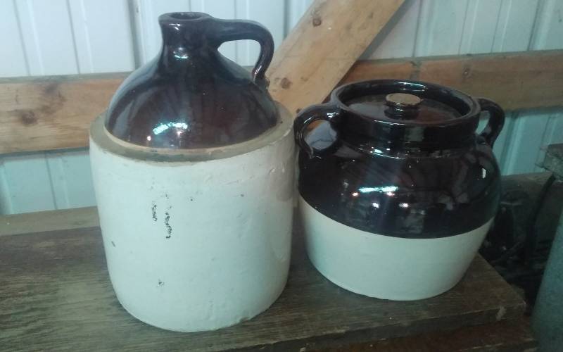 lot 77 image: Glazed Crock Jug & Bean Pot With Lid