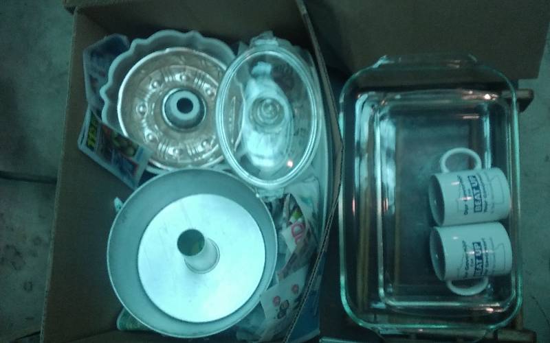 lot 90 image: 2-Boxes Lot Pyrex and Bakeware