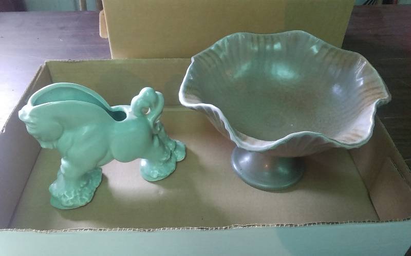 lot 112 image: Vintage Horse Planter, Red Wing Pottery Dish