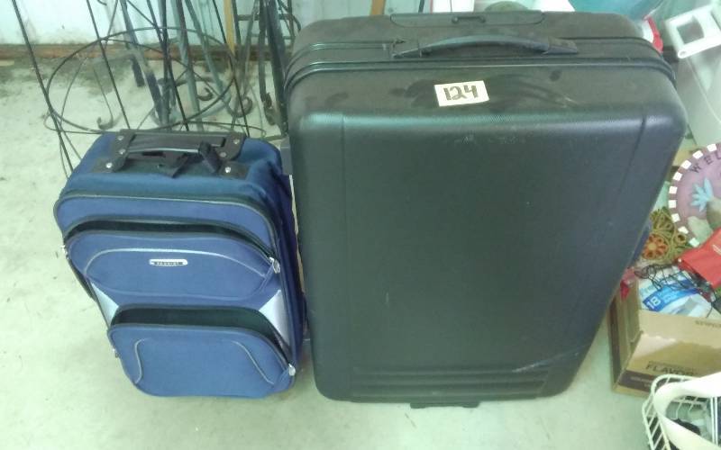 lot 124 image: 2-Pieces Luggage On Wheels