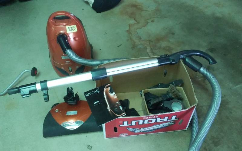 lot 125 image: Riccar 1500 Vacuum With Attachments