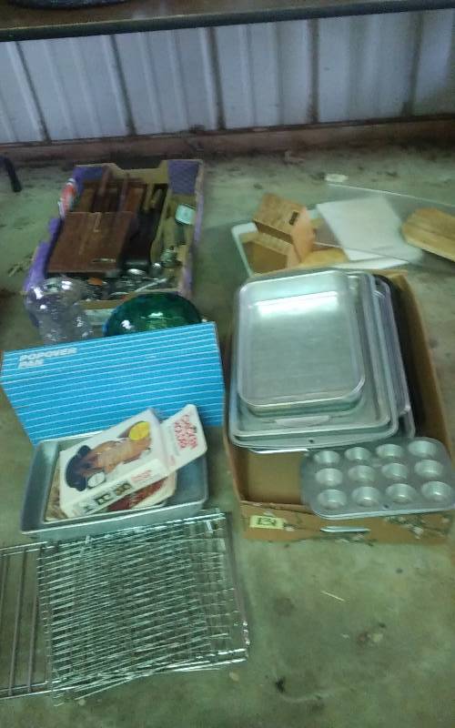lot 131 image: Bakeware, Cooling Racks, Knives, Knife Block, Cutting Boards, Glassware, Kitchen Related