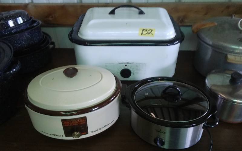 lot 132 image: Large Electric Roaster Oven, 2-Crock Pots
