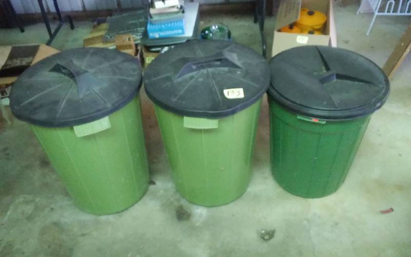 lot 133 image: 3-Plastic Trash Bins With Lids (24)