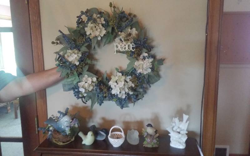 lot 151 image: Wreath & Bird Collectibles, Lenwile China, Hand Painted & Others