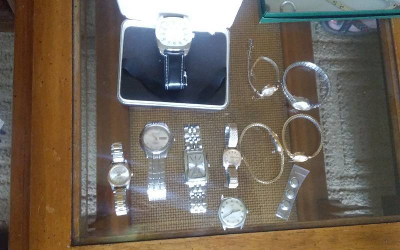 lot 170 image: Lot Of Watches