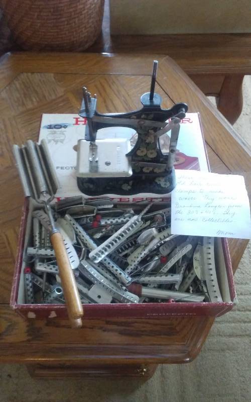 lot 173 image: Vintage Tin Toy Sewing Machine, Old Metal Curlers (1930s)