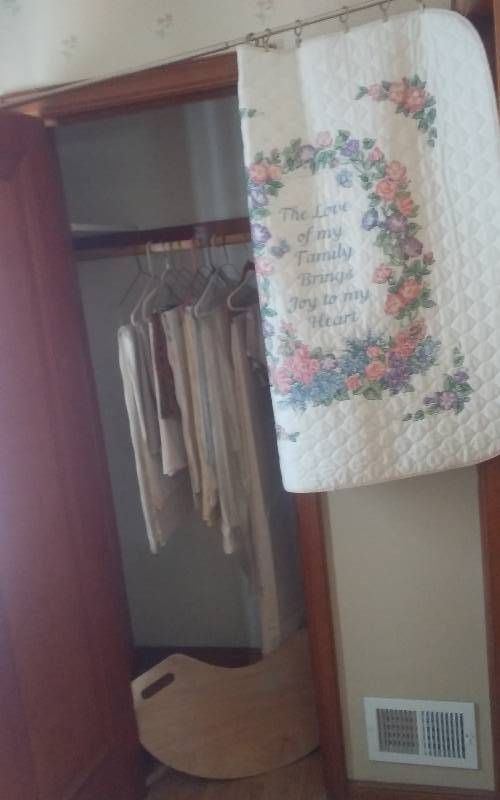 lot 180 image: Closet Of Pretty Table Cloths & Napkins For Big Oblong Table