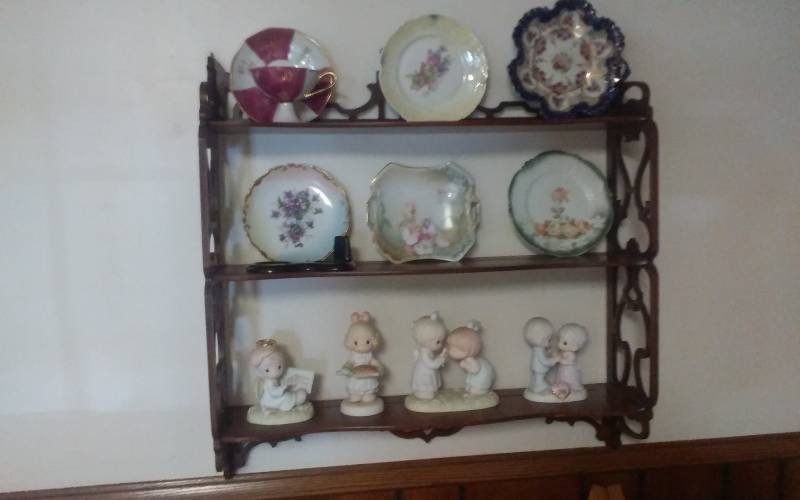 lot 182 image: Wall Shelf & Collectibles Precious Moments, Cups & Saucers, Old Plates 25x25