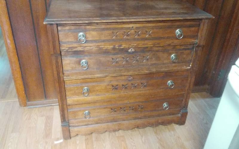 lot 184 image: Antique Spoon Carved Cabinet (Over 100 Years Old) 36x18x36