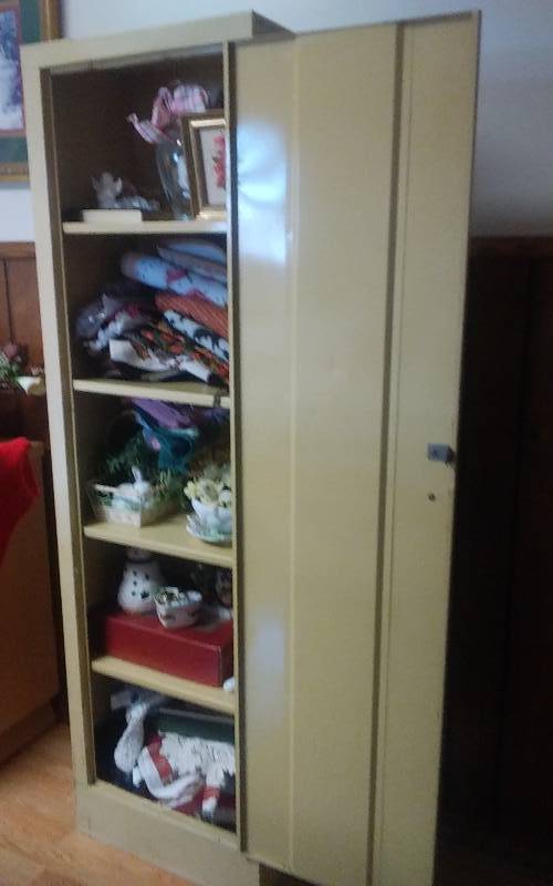 lot 195 image: Metal Cabinet & Contents