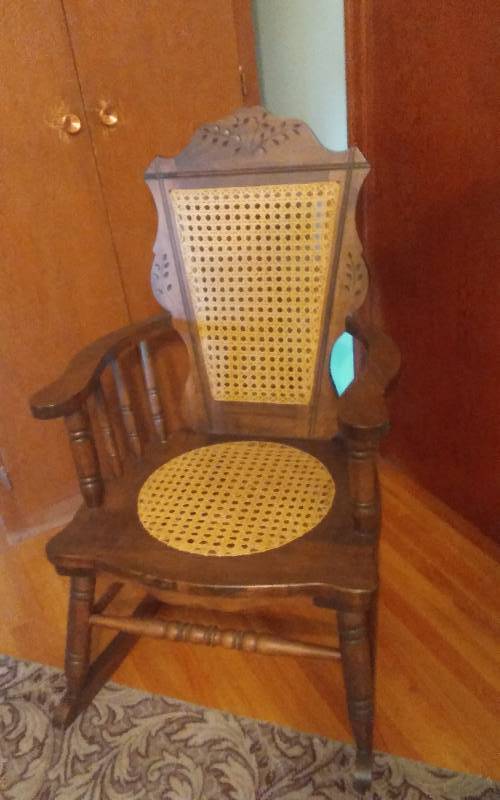 lot 211 image: Spoon Carved Cane Seat & Back Rocker & Runner Rug