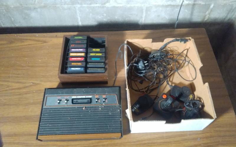 lot 214 image: Old School Atari & Games