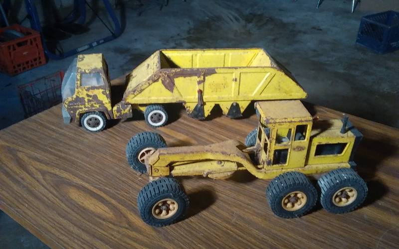 lot 218 image: Tonka Road Grader, & Tonka Belly Dumper