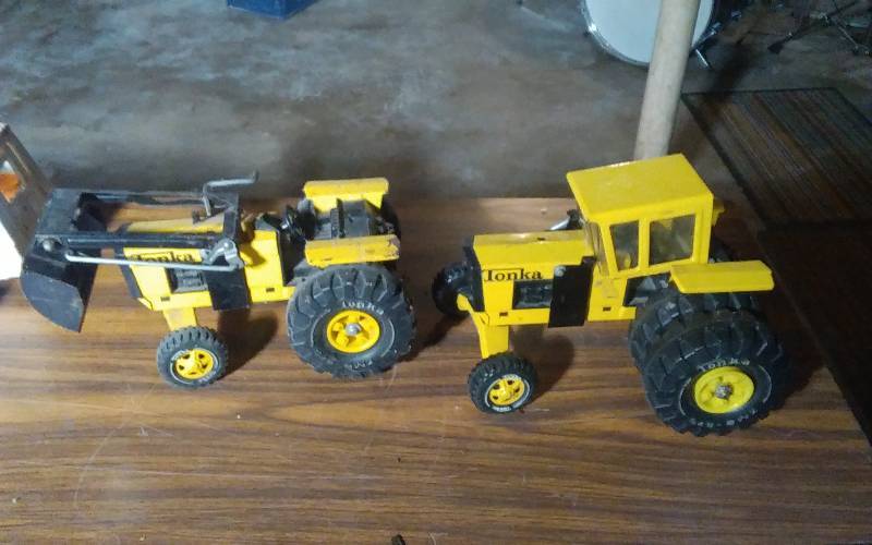 lot 220 image: 2-Tonka Tractors