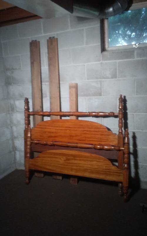 lot 232 image: Wood Head Board Full Size 52 Inches, Foot Board & Rails