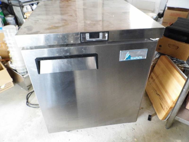 lot 6 image: Aurora Fridge