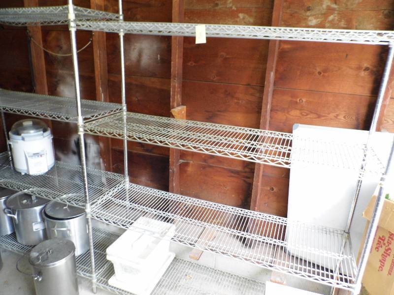 lot 8 image: Metal Shelving Unit