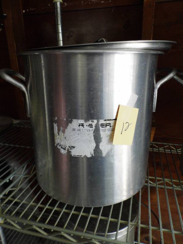 lot 12 image: Wearever Pot w Lid