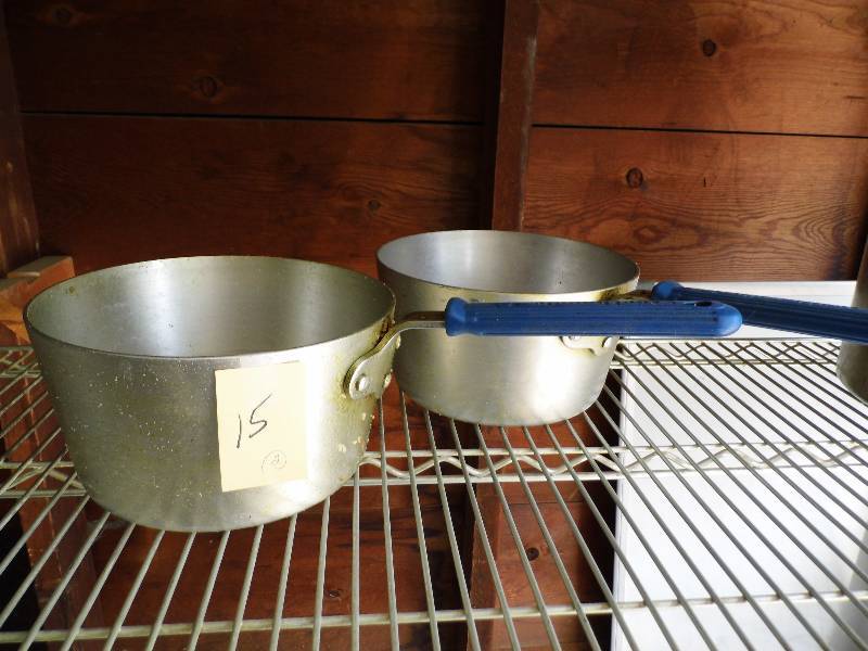 lot 15 image: Lot of 2 Pots
