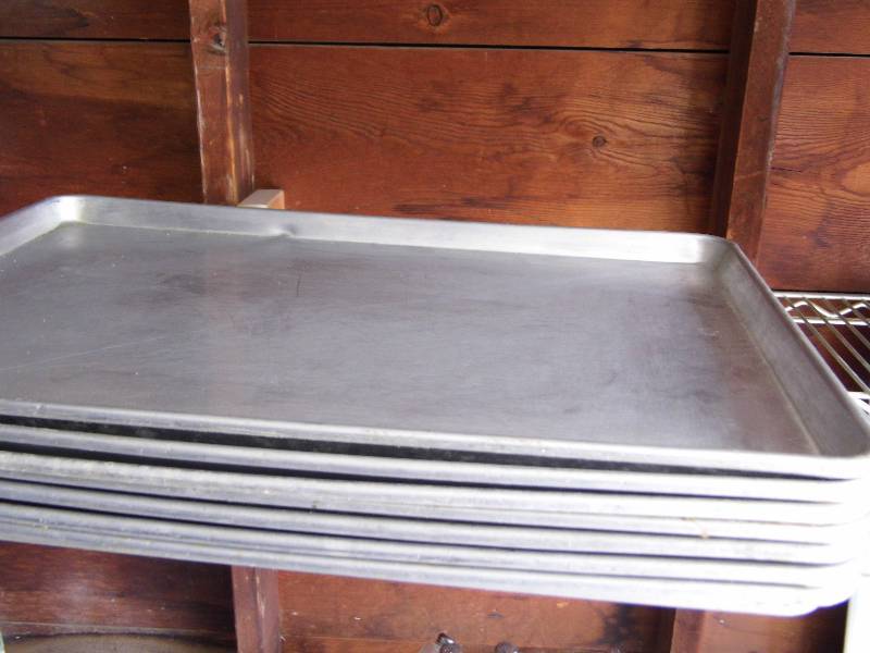 lot 20 image: Lot of 7 Baking Sheets