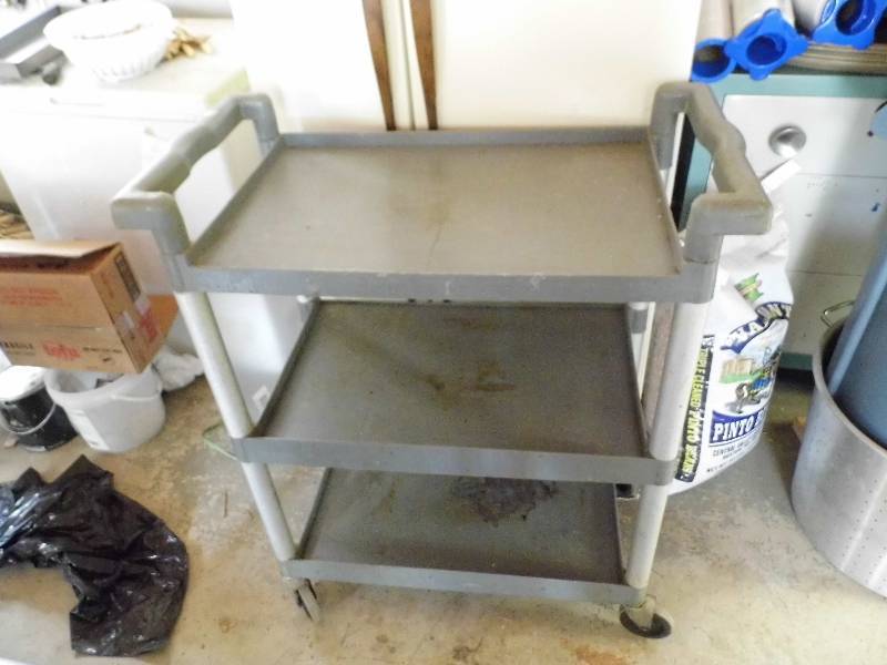 lot 25 image: Plastic Serving Cart