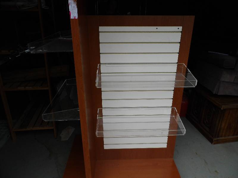 lot 36 image: Display Shelf