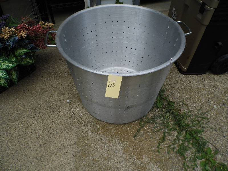 lot 68 image: Steamer Pot