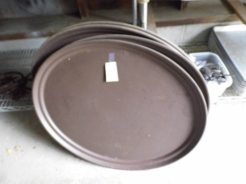 lot 81 image: Lot of 6 Cambro Serving Trays