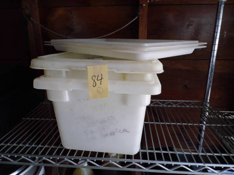 lot 84 image: Lot of 2 Combro Containers w Lids