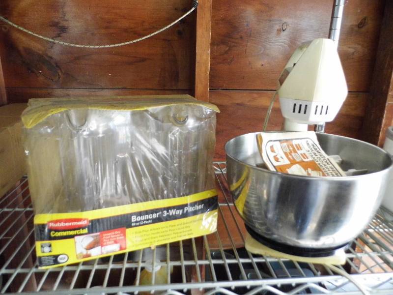 lot 88 image: 2 New Plastic Pitchers - Mixer