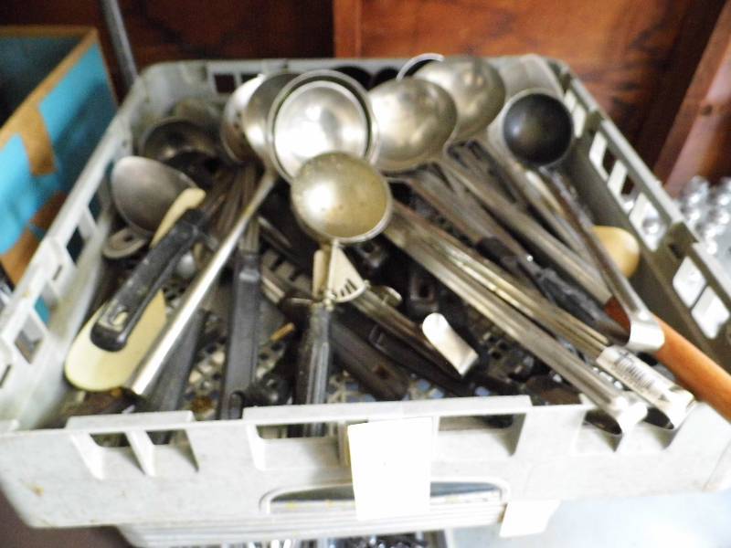 lot 98 image: Utensils - Misc Kitchen